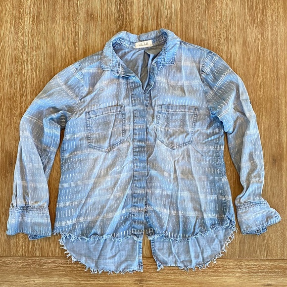 Bella Dahl Split Hem Chambray Button Front Shirt - Picture 1 of 10